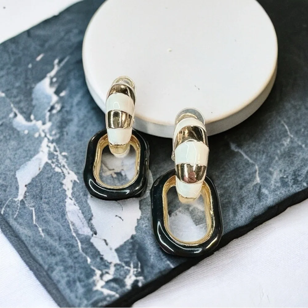 NEW Gold, Black & White Striped Interlocking Link Large Hoop Statement Earrings